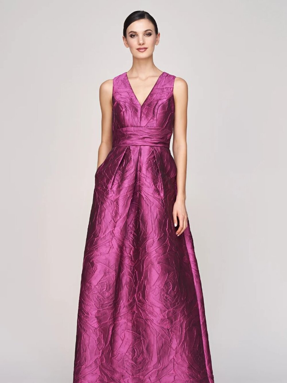 New with Tags, Kay Unger Mariah Jacquard Textured Gown in Sangria Sz 4